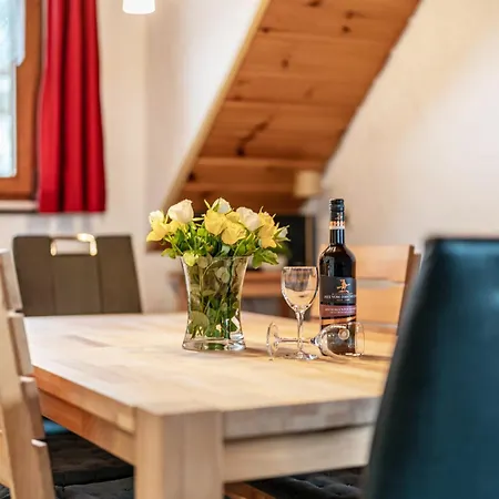 Haus Schoeneck Апартаменты *